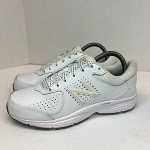 New Balance Women's 411 V1 Walking Sneakers Size 7.5 White Leather Comfort XLNT!